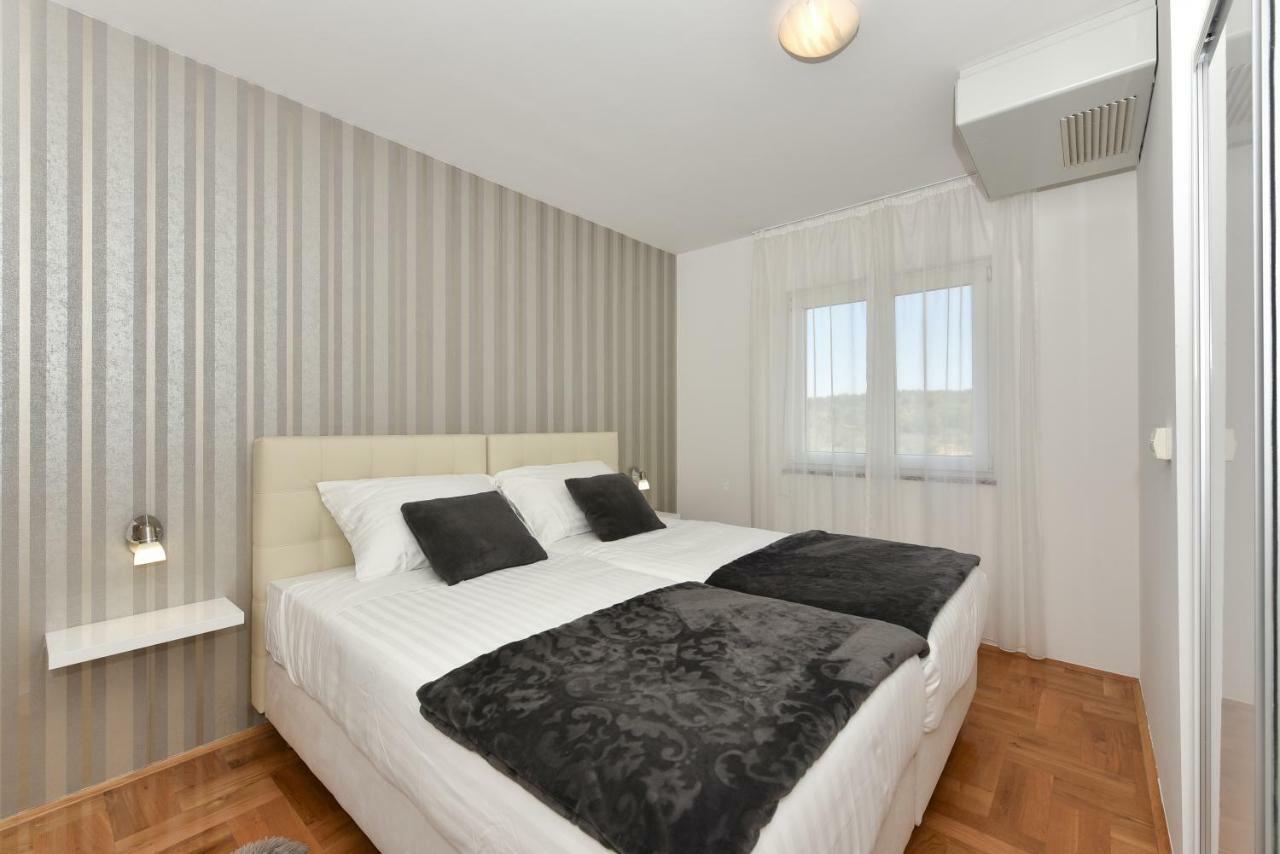 Gravic Apartment